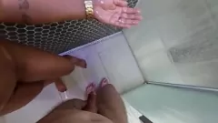 Afspelen Hete douche neuken: amateur anale creampies en diepe keel