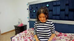 Afspelen Alice Love's Dildo Play: hete tiener zuigen en neuken haar natte kutje op Chaturbate