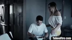 Abspielen Stieflinge in Tabu Inzest Fantasie gefangen: Blonde Teen Fucks Fucks Stiefbruder harter Schwanz