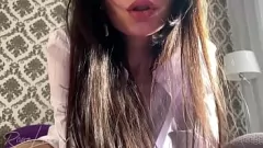 Jouer Séance solo sexy : jolie fille et sa petite chatte