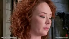 تشغيل BDSM أحمر الشعر الرقيق أودري هولاندر مرتبطة X الإطار في الملابس الداخلية بالنسبة الخام المتشددين اللعين و التدريب