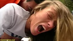 Abspielen Erleben Sie die wildeste deutsche Outdoor-Schneeorgie mit rauer Doggystyle-Anal-Action, mit Amateur-Neulingen und extrem großen Schwänzen auf einer öffentlichen Bergparty