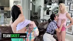 تشغيل الأخوات المشاغبات يتبادلن الشركاء ويمتلئن بالنائب الساخن في طقوس العربدة البرية