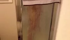 Reproducir cornudo milf mujer casada maticket stubates al clímax en ducha abajo una vez más
