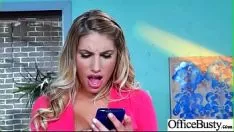 Jouer Slattern missy (août août) avec des seins ronds brobdingnagian se fait exploser au pouvoir vid-05
