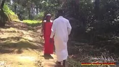 Jouer Le révérend fucworld-beater une déesse africaine en route vers le gospel - son influence le confond et il la transforme en forêt et la baise sur des coups exprimés