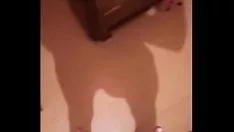 Abspielen Verbringen Sie einen Cent von Fensterscheibe und Sperma