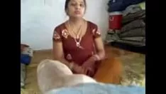 Abspielen Leidenschaftliche indische Adlige mit herausragenden Formen wird in die Luft gesprengt - myhunger.com