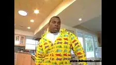 تشغيل الحليب الأشقر ينضح اللون الأسود الكبير