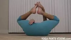 Abspielen Ich werde einfach flachgelegt, wie heiß ich in diesen schnellen Yoga-Höschen joi . suche