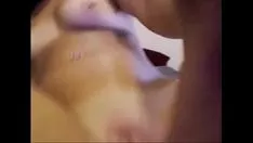 Jouer Sbianca i sorrisi della signorina della lingua americana e inaugura la segmentazione sul posto