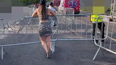 Jouer Orgie sur la voie publique : Black Dominant donne une sodomie brute à Angel chaud dans la rue